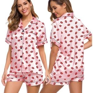 Silk pajama set (kisses)